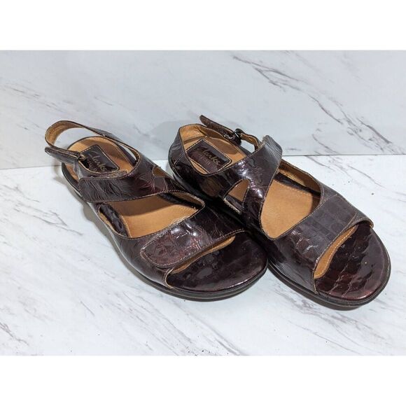 Clarks Women's Artisan Brown Croc Textured Patent Leather Sandals Size 9 - Picture 7 of 7